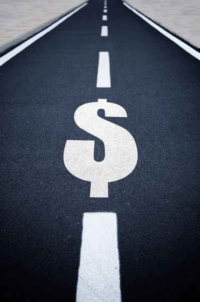 Символ доллара на бесконечной дороге — стоковое фото