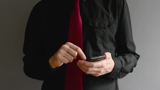 Businessman taping text message on his smartphone. Using modern technology for communication and business task organizing. — Stock Video