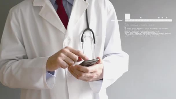 Maschio medico in cappotto bianco sta utilizzando un moderno dispositivo smartphone con touch screen — Video Stock