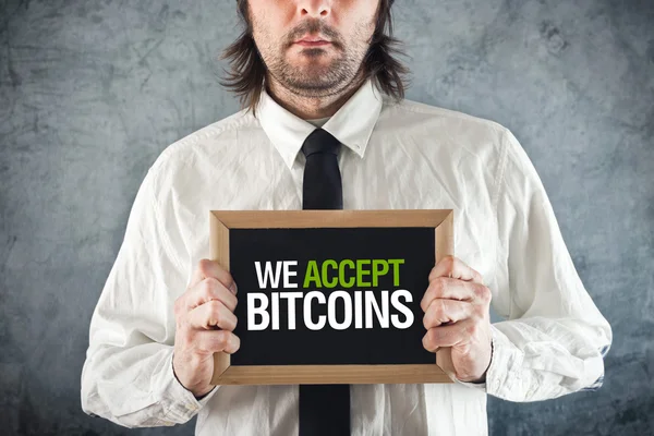 Businessman holding board with title WE ACCEPT BITCOINS — Stock Photo, Image