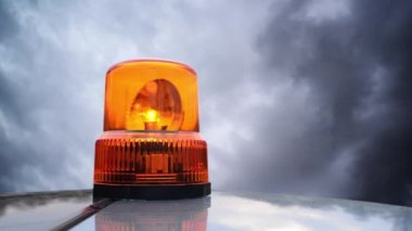 sinyali yanıp sönüyor. Turuncu yanıp sönen ve ışık üstünde belgili tanımlık tepe-in hizmet ve destek araç döndürme.