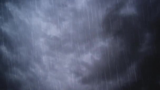 Chuva pesada caindo do céu dramático com nuvens brancas tempestuosas escuras, tiro lapso de tempo . — Vídeo de Stock