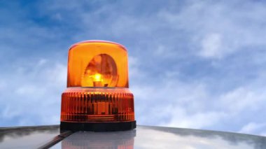 sinyali yanıp sönüyor. Turuncu yanıp sönen ve ışık üstünde belgili tanımlık tepe-in hizmet ve destek araç döndürme.