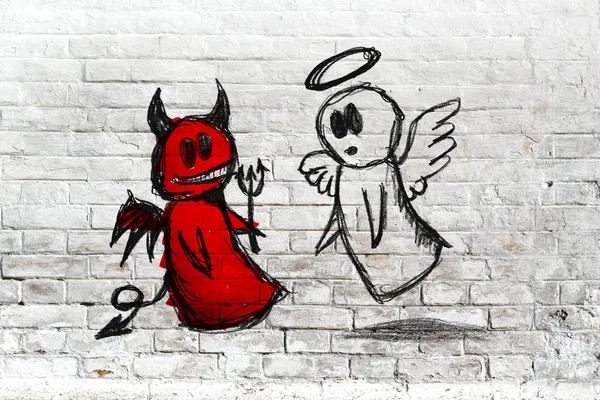 Ángel y el diablo luchando - dibujo garabato en la pared de ladrillo blanco —  Fotos de Stock