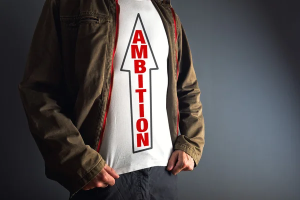 Hombre vistiendo camisa blanca con ambición de título . — Foto de Stock