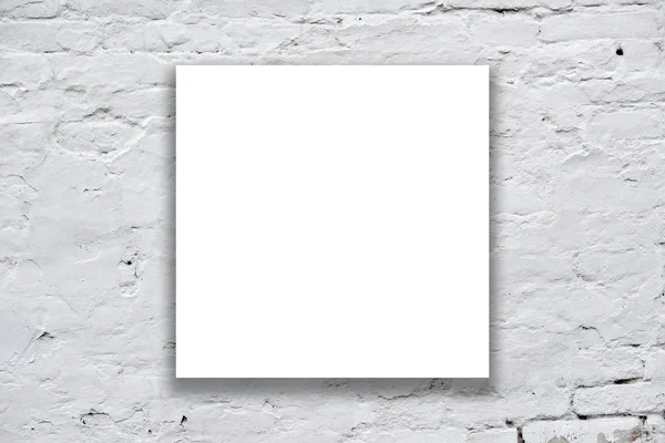 Cartel cuadrado colgado en la pared de la galería de arte —  Fotos de Stock