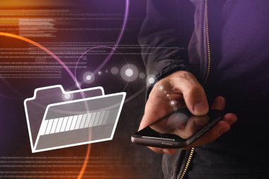 Mobil akıllı telefon aktarma dosyaları ile klasör bulut için el