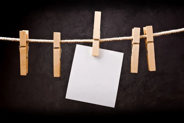 Blank note paper on rope with clothes pins — Stock Photo, Image