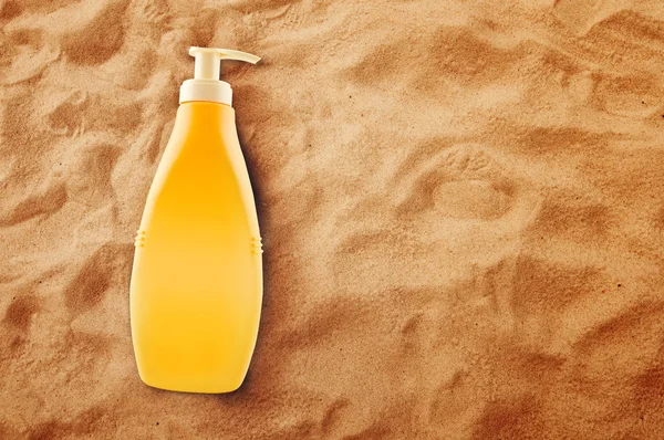 Flasche Sonnenöl oder Sonnencreme — Stockfoto