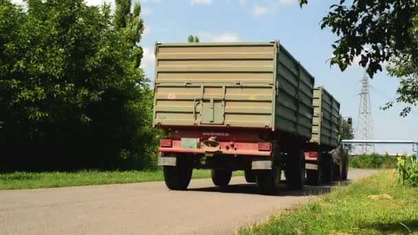 农业拖拉机与拖车 — 图库视频影像