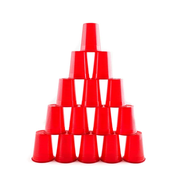 Pirámide de vasos rojos de plástico vacío —  Fotos de Stock