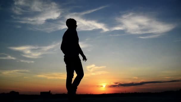 Silhouette of young adult woman smoking a cigarette in sunset. 1920x1080 full hd footage. — Stock Video