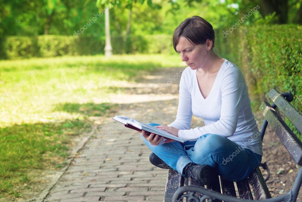 Çocuklar Parkta Kitap Okuyacak Çocuklar Parkta Kitap Okuyacak