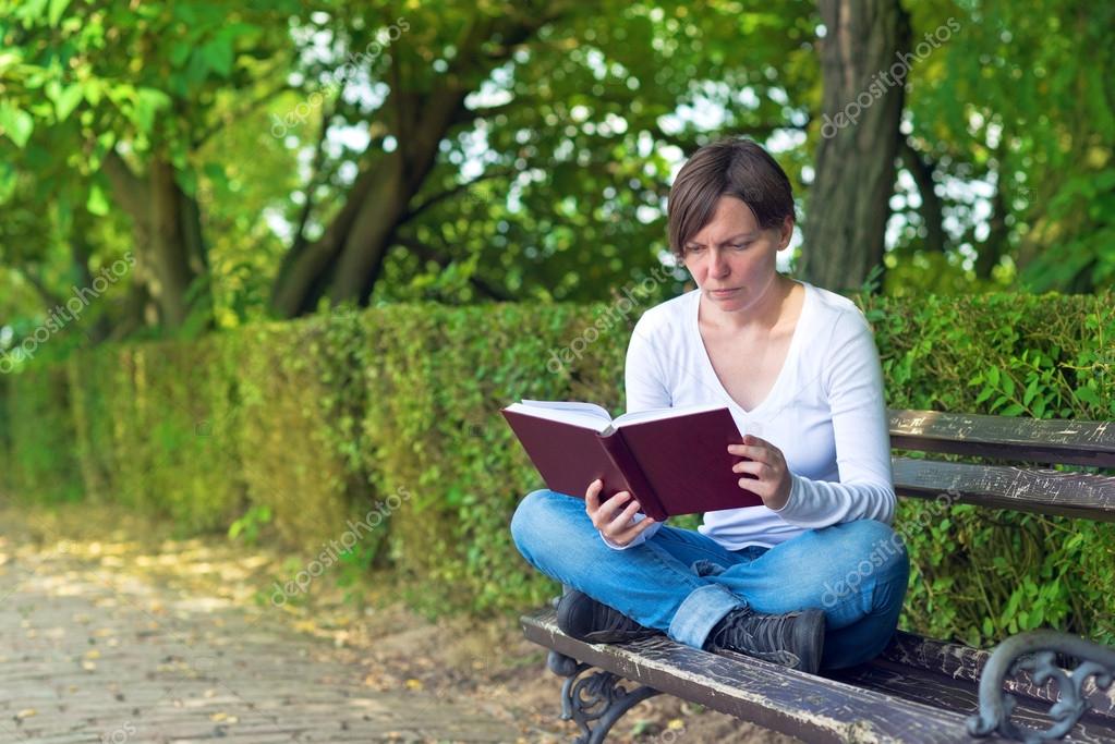 Çocuklar Parkta Kitap Okuyacak Çocuklar Parkta Kitap Okuyacak