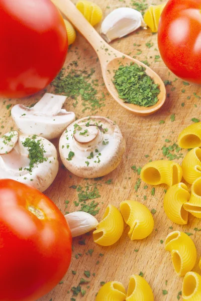 Sarımsak maydanoz mantar domates makarna tarifleri — Stok fotoğraf