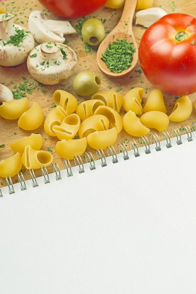 Vitlök persilja svamp tomat pasta recept — Stockfoto