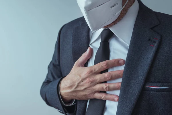 Κομψός Επιχειρηματίας Προστατευτική Αναπνευστική Μάσκα Kn95 Σοβαρά Συμπτώματα Πόνου Στο — Φωτογραφία Αρχείου