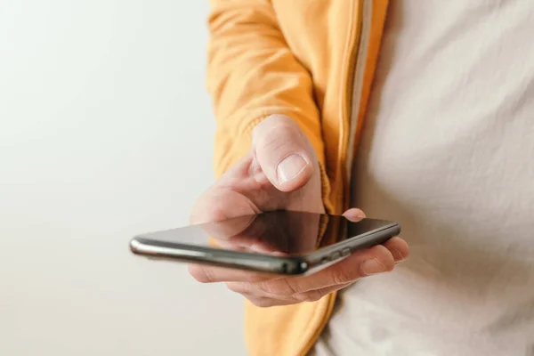 Man Yellow Zip Sweatshirt Using Smartphone Selective Focus — Stock Photo, Image