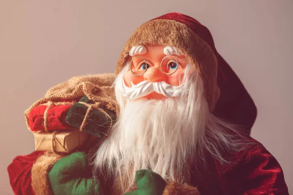 Kerstman Dummy Speelgoed Met Kerstcadeaus Selectieve Focus — Stockfoto