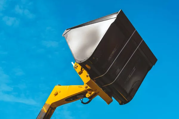 Cubo Limpieza Excavadora Cuchara Contra Cielo Azul — Foto de Stock