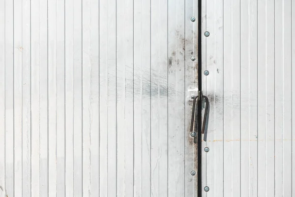 摩耗傷表面を持つ古い小屋のドア — ストック写真