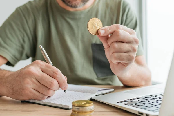 Telecommuter Trading Bitcoin Cryptocurrency Home Office Selective Focus — Stock Photo, Image