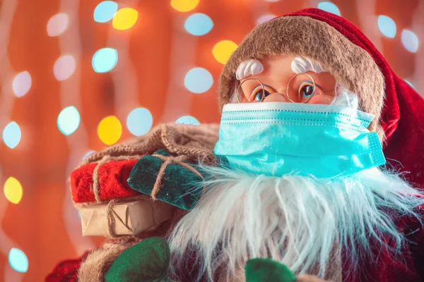 Santa Claus Figurína Hračka Ochrannou Obličejovou Maskou Pro Covid Pandemie — Stock fotografie