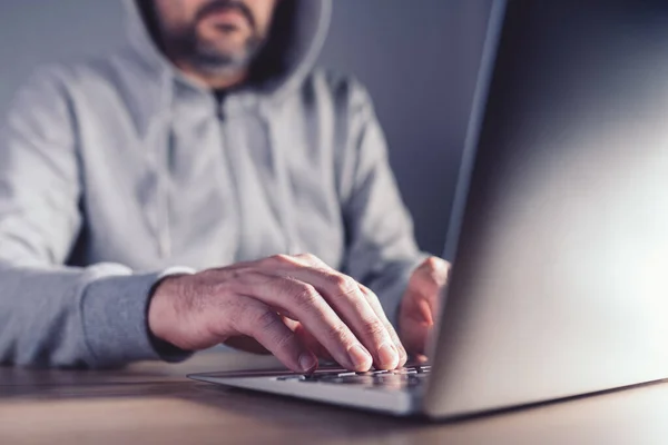 Concepto Hacker Sombrero Gris Hombre Que Trabaja Ordenador Portátil Para — Foto de Stock