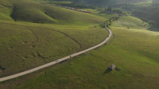 Drone Fotografia Krętej Drogi Przez Piękny Krajobraz Górski Zlatibor Wczesnym — Wideo stockowe