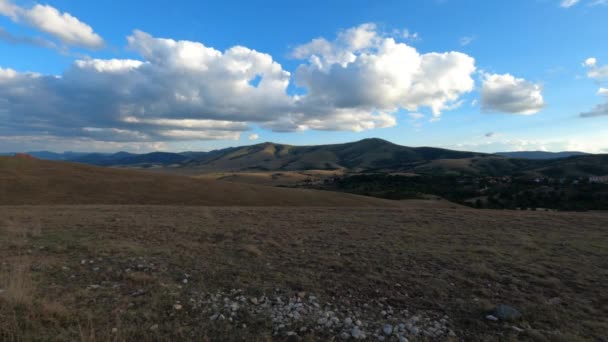 Lapso Tiempo Las Nubes Sobre Hermoso Paisaje Estéril Zlatibor Atardecer — Vídeo de stock