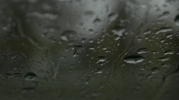 Dešťové Kapky Čelní Sklo Deštivém Podzimním Dni Selektivní Zaměření — Stock video