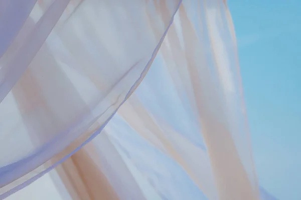 Λευκή Πέργκολα Κουρτίνες Στην Παραλία Αφηρημένο Φόντο Καλοκαιρινών Διακοπών — Φωτογραφία Αρχείου