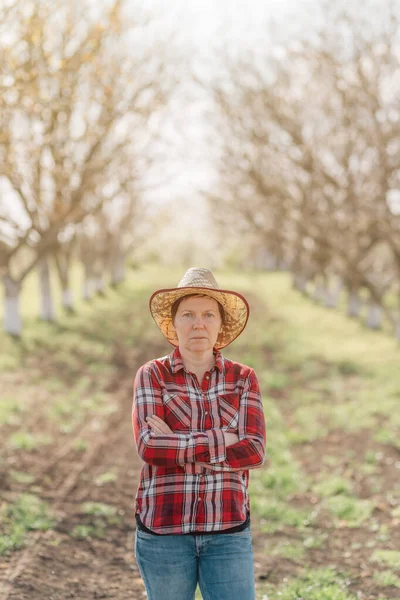 Portrait Female Farmer Her Arms Crossed Organic Walnut Orchard Sustainable —  Fotos de Stock