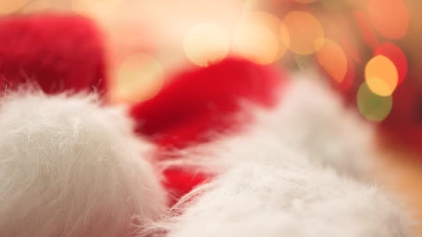 Natal Feriado Temporada Fundo Close Chapéu Papai Noel Colorido Twinkling — Vídeo de Stock
