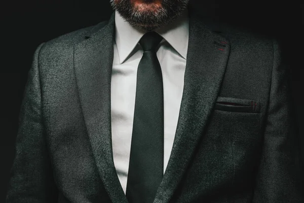 Elegante Empresario Confiado Traje Gris Oscuro Bajo Concepto Clave Para — Foto de Stock