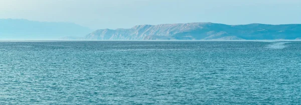 クロアチアのアドリア海に浮かぶクルク島とクヴァルナー湾 美しい夏の朝のシーン — ストック写真