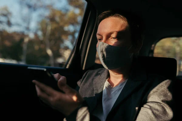 Businesswoman Typing Text Message Car While Wearing Protective Face Mask — Stock Photo, Image