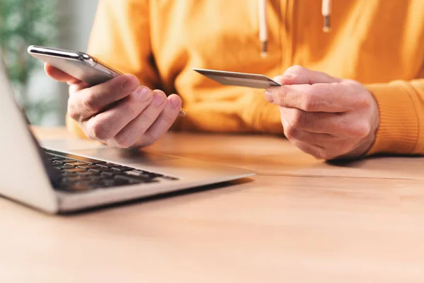 Online Einkauf Von Hause Aus Nahaufnahme Männlicher Hände Mit Laptop — Stockfoto