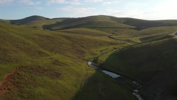 Luftaufnahme Der Schönen Landschaft Von Zlatibor Mit Gebirgswasser Sommer Drohnenaufnahmen — Stockvideo