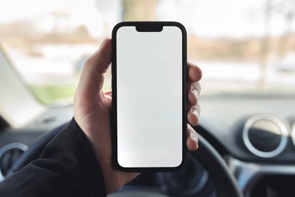 Smartphone Met Blanco Wit Scherm Handen Van Mannelijke Bestuurder Stuurwiel — Stockfoto