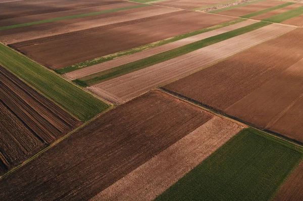 Pov Dan Ilkbaharda Sürülen Tarlaların Hava Görüntüsü — Stok fotoğraf