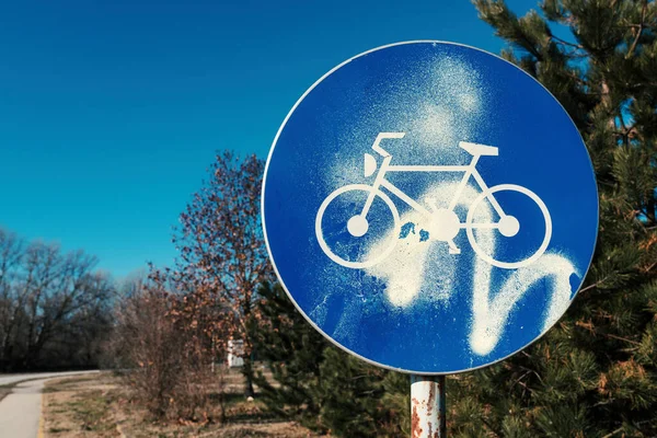 Fietsbaan Fietspad Bord Bespoten Met Verf Als Daad Van Vandalisme — Stockfoto