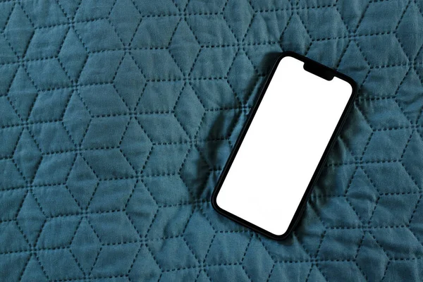 Smartfon Makieta Biały Ekran Kołdrę Łóżka Widok Góry — Zdjęcie stockowe