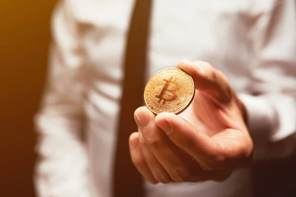 Businessman Offering Bitcoin Cryptocurrency Payment Closeup Male Hand Holding Coin — Foto Stock