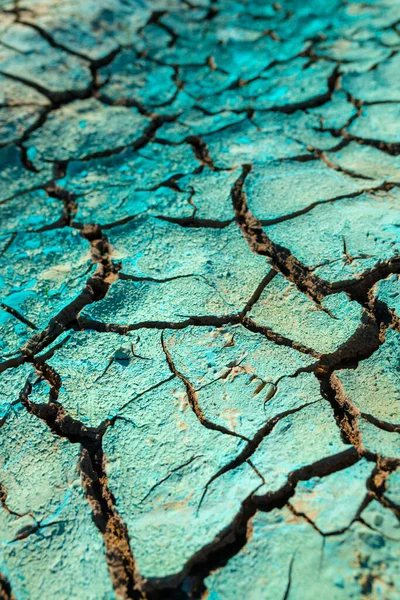 Liquido Chimico Blu Essiccato Terreni Secchi Incrinati Danni Ambientali Inquinamento — Foto Stock