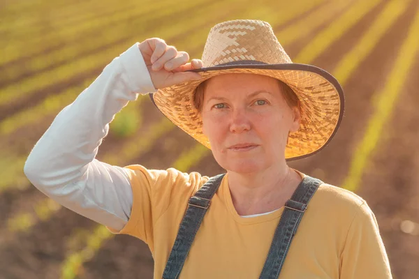 Portrait Female Corn Farmer Cultivated Maize Field Wearing Straw Hat — Stock Photo, Image