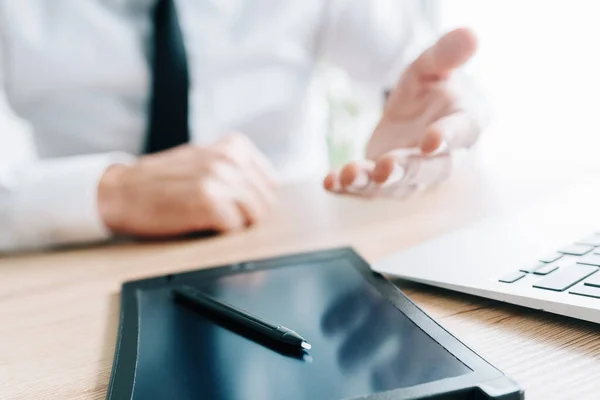 Bank Officer Offering Sign Proposal Contract Agreement Electronic Signature Stylus — ストック写真