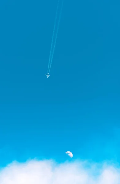 Airplane Traveling Blue Sky Moon Clouds Low Angle View — Fotografia de Stock