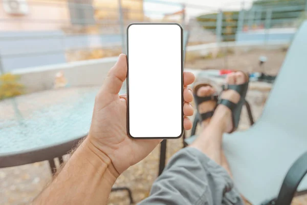 Homme Détendu Assis Sur Terrasse Appartement Avec Les Pieds Sur — Photo