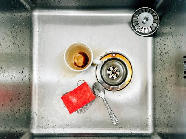 Sünger Kahve Fincanı Mutfak Lavabosunda Çay Kaşığı — Stok fotoğraf